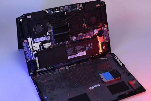 科技革新 机械革命旷世水冷游戏本拆机图解，探秘贯穿CPU与GPU的散热管道